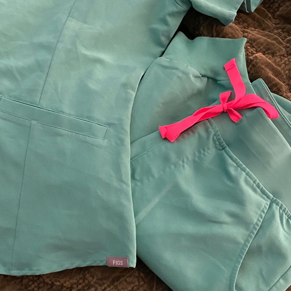 Figs Surgical Green Scrub Set with Bright Pink Ties